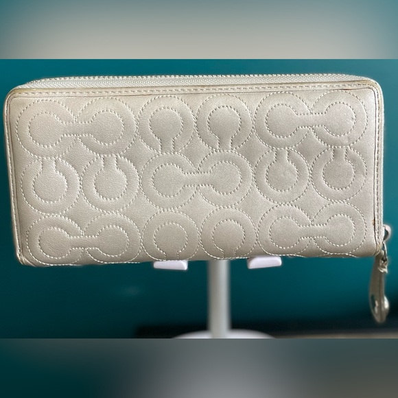 COACH  peyton OP Art Leather Zip Around Long Silver Wallet - Picture 4 of 10